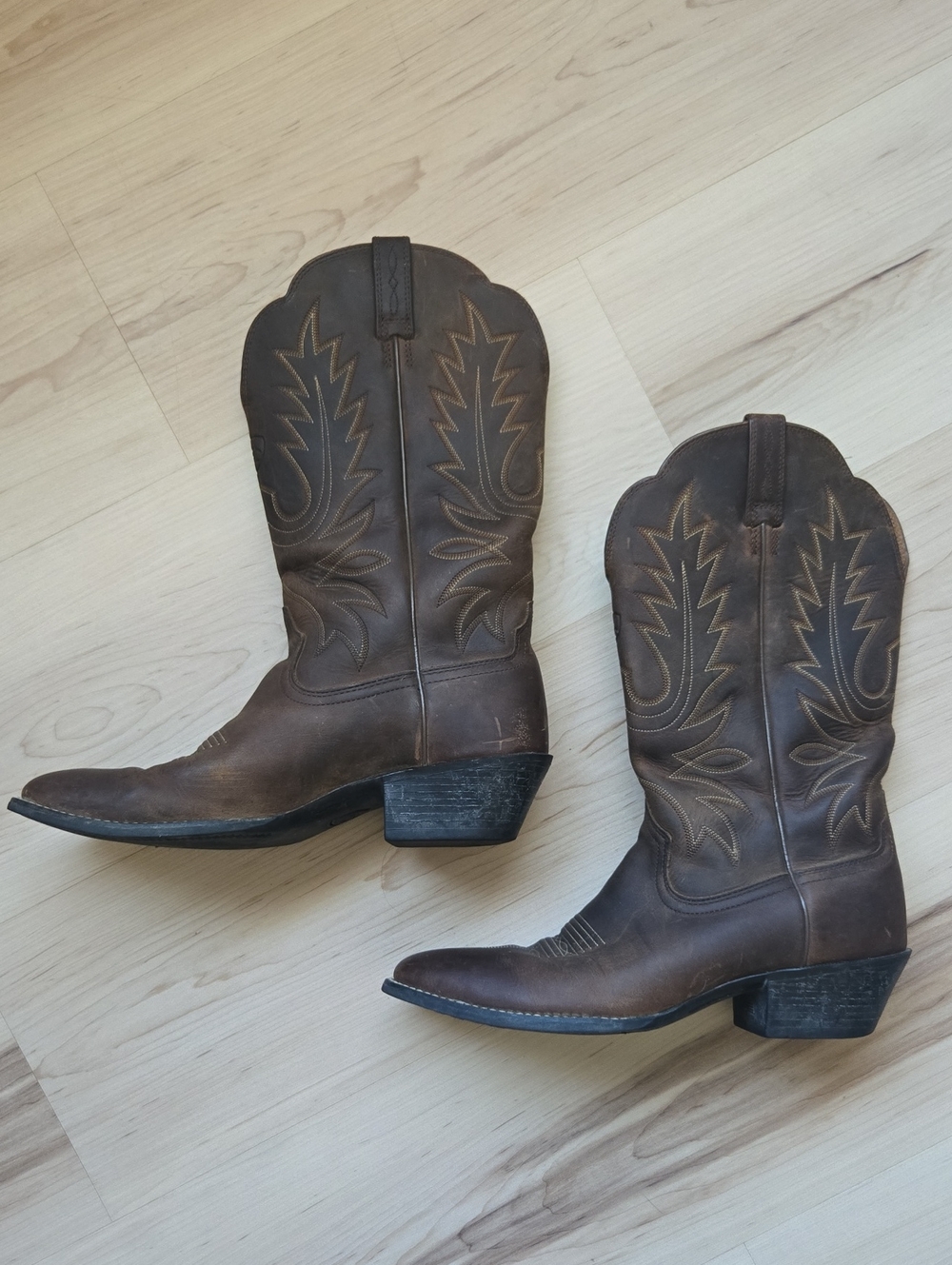 Ariat Women's Heritage R Toe Western Boots, Size 9